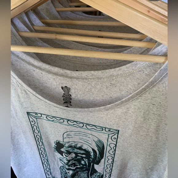 Bella + Canvas Custom OOAK Tshirt made by Roet & Etro (my brand) - Picture 4 of 5